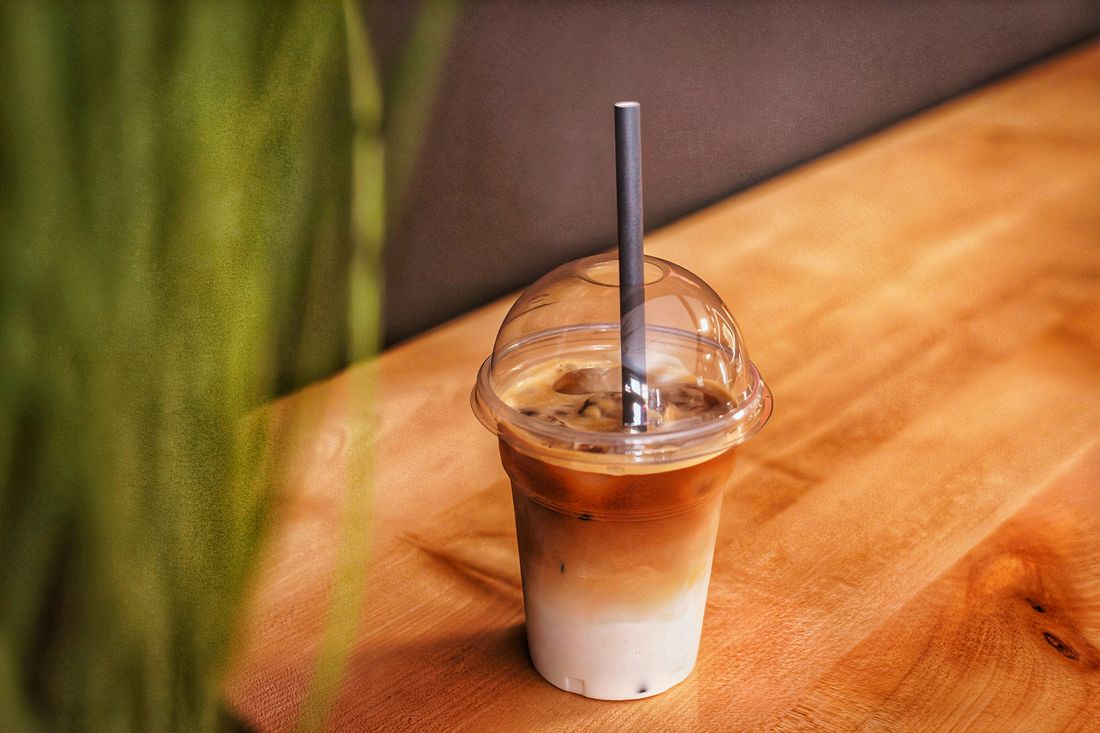 韓国発大容量カフェのアイスアメリカーノのイメージ（プラスチックカップ）