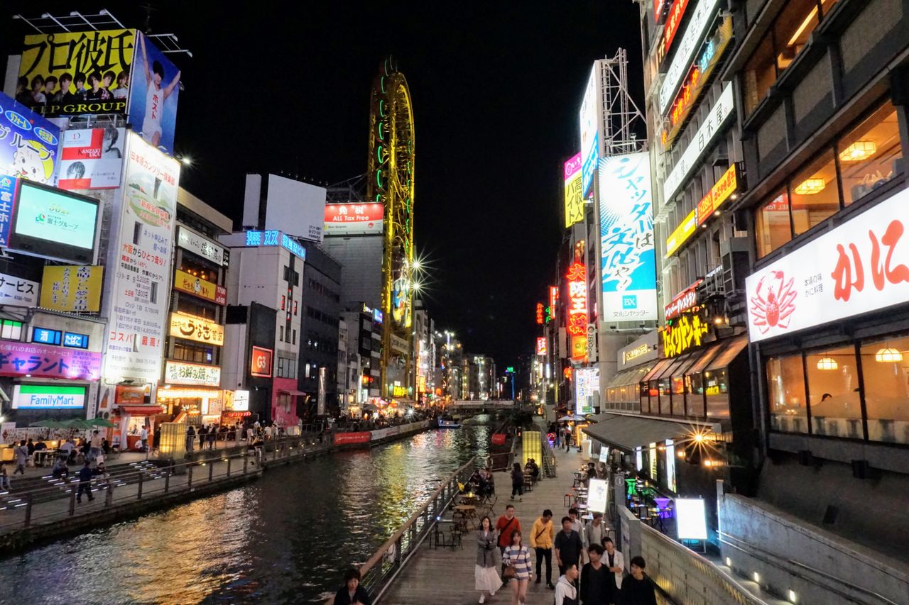 道頓堀グリコサイン6代目の見納めに訪れたい夜の道頓堀川沿い