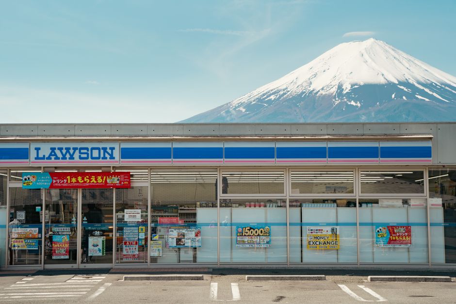 コンビニ服が本格化 ローソンは無印良品とBRUNOの二本立てのイメージ
