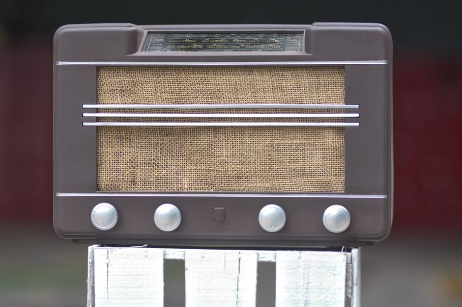 リペアカフェに持ち込む古いラジオなどの修理品